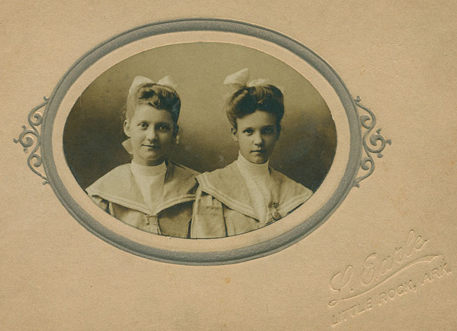 wlliams_nc_unk_oval_ark.jpg, 144KB, close up, Nannie Clara Williams, Little Rock, Arkansas, card L. Earle